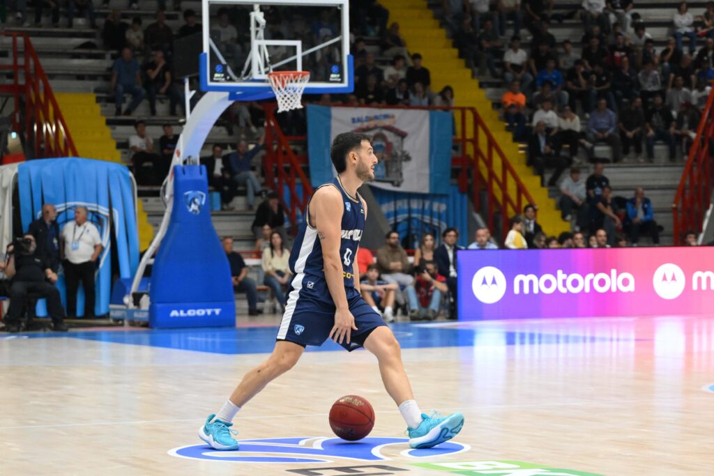 SERIE A LBA – 5ª GIORNATA | Impresa azzurra a Tortona: Napoli Basketball risorge dal -16 e vince in volata 92-90!